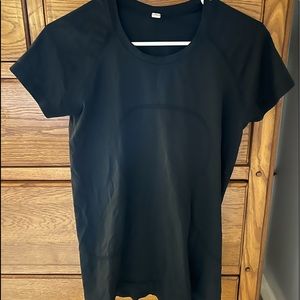 Lululemon Size 8 Black Swiftly Tech Short Sleeve